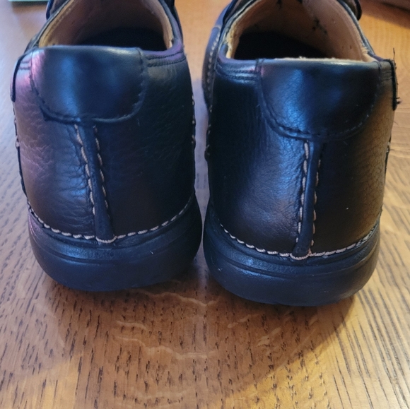 Clarks Unstructured Un Loop Shoe - black leather - Picture 6 of 10